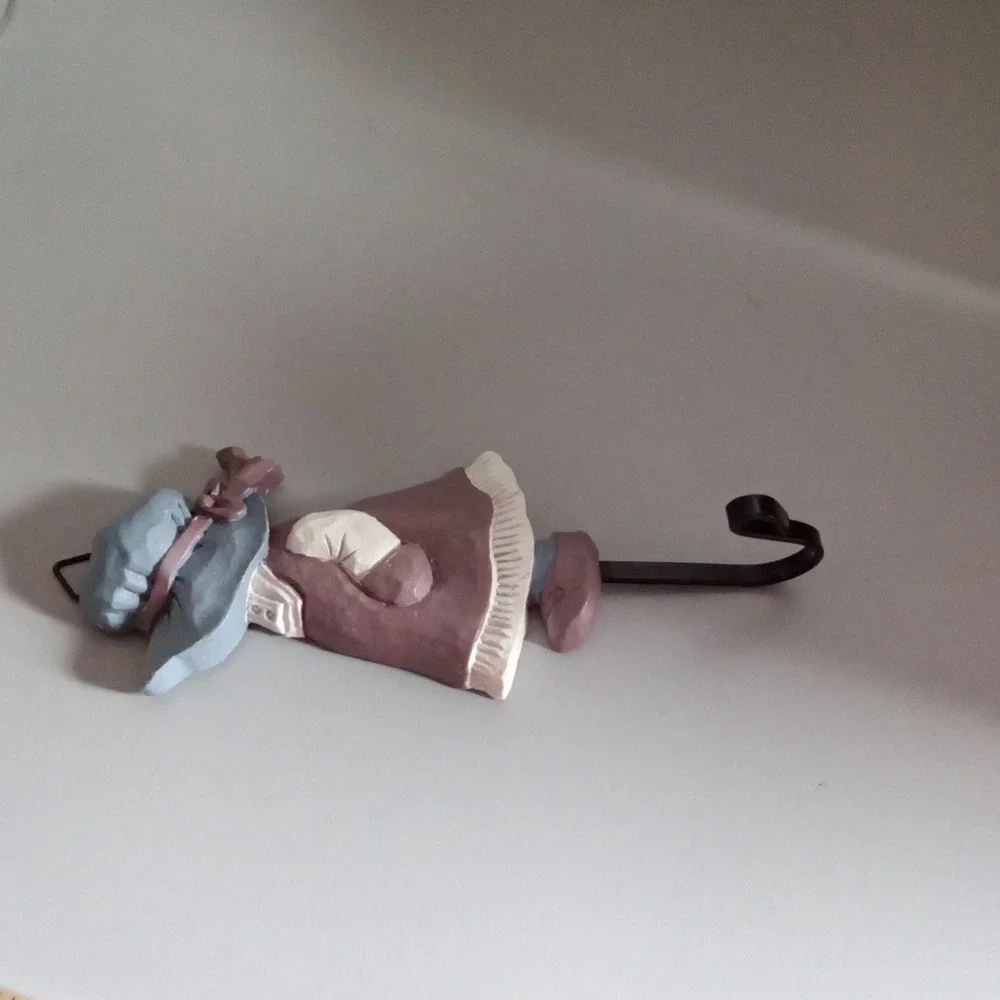 Vintage Sunbonnet Sue Style Wall Hook Blue Mauve Girl Decorative Resin Key Rack